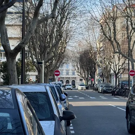 Le Nid Douillet Du Carre D'or Антиб